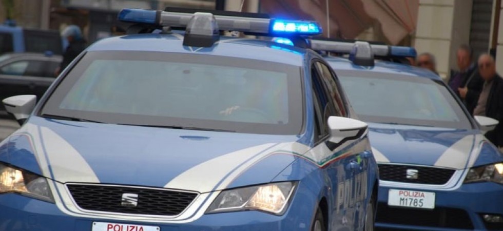 Giravano per strada con dodici proiettili nello zaino e una collana contraffatta, nei guai due ragazzi di 23 e 29 anni